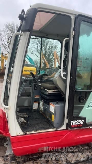 Takeuchi TB250 Mini bageri <7t