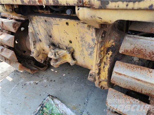 Komatsu D41P Buldožeri gusjeničari