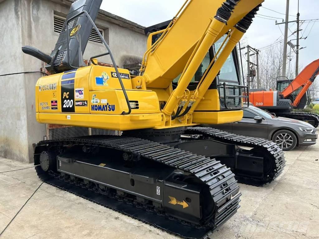 Komatsu 200 Bageri gusjeničari