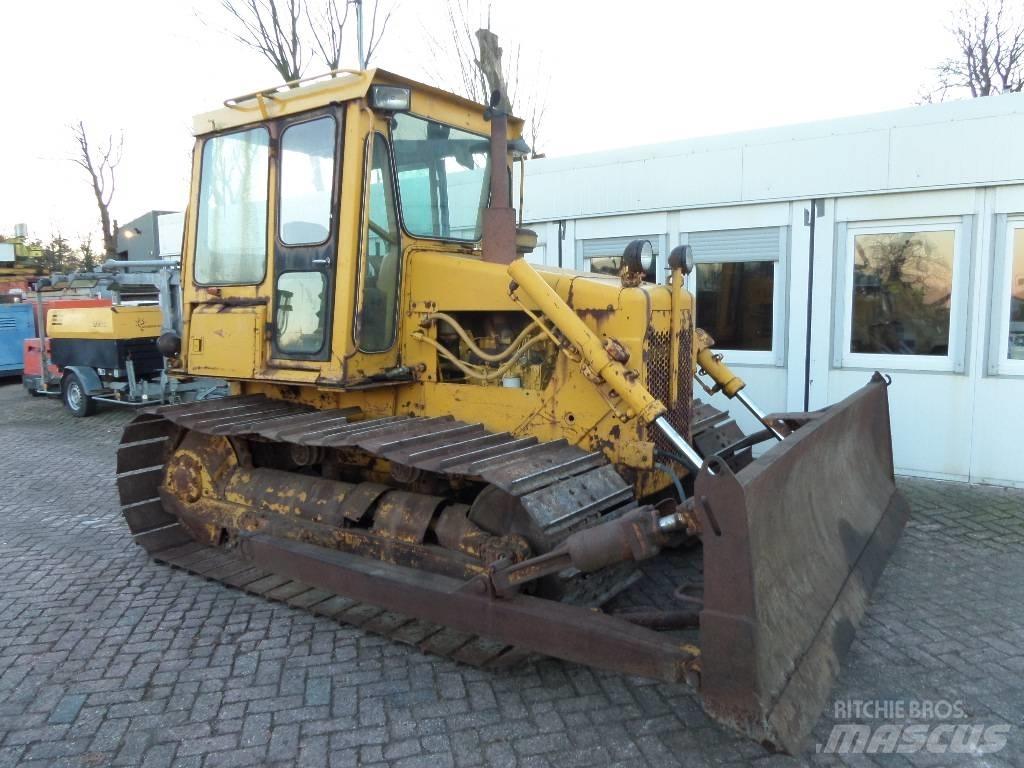 CAT D 4 E Buldožeri gusjeničari