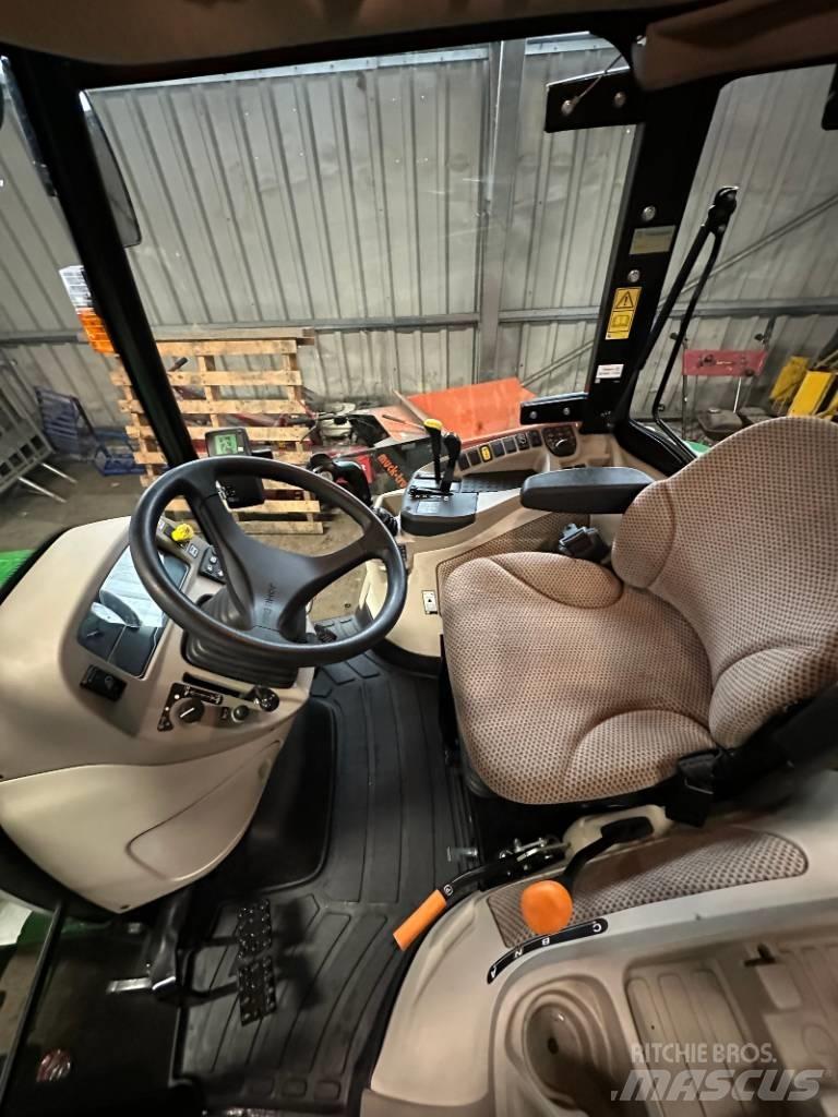 John Deere 3046 R Traktori