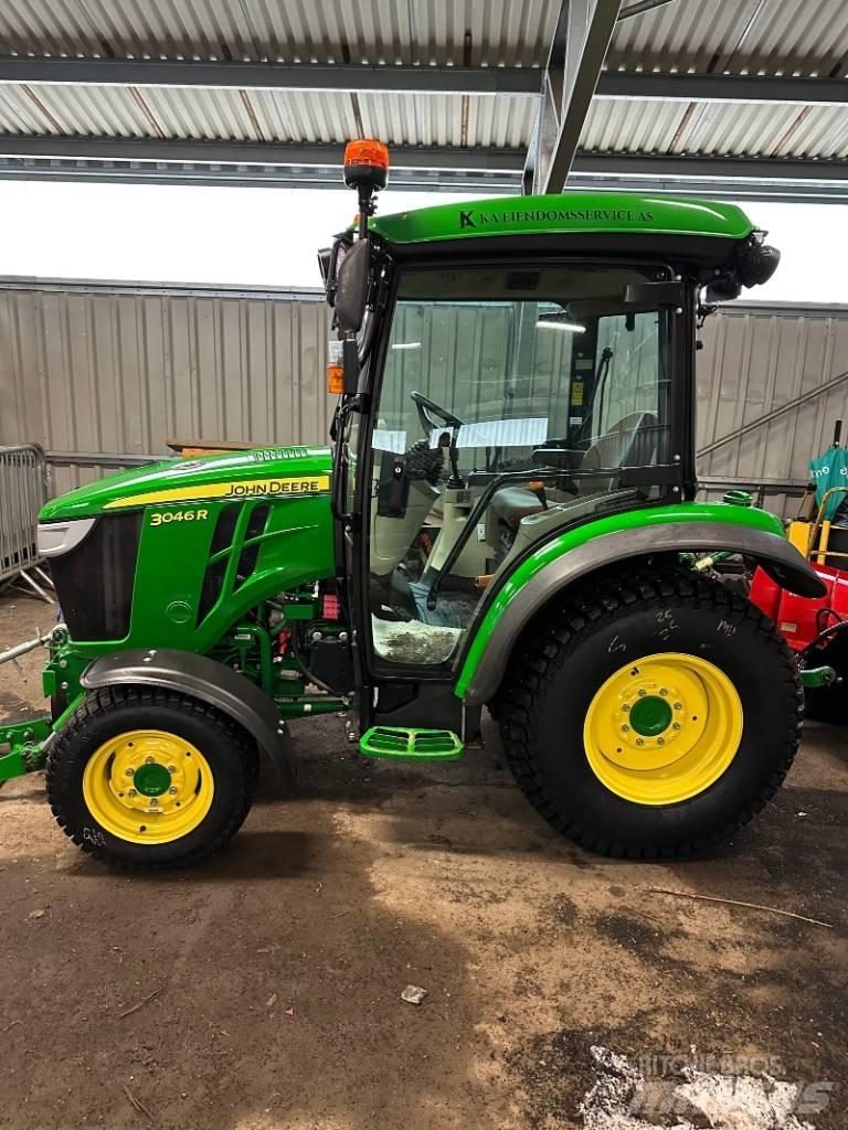 John Deere 3046 R Traktori