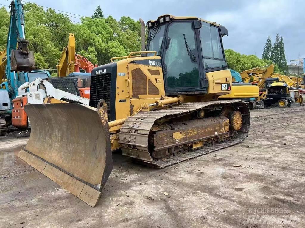 CAT D 5 K Buldožeri gusjeničari