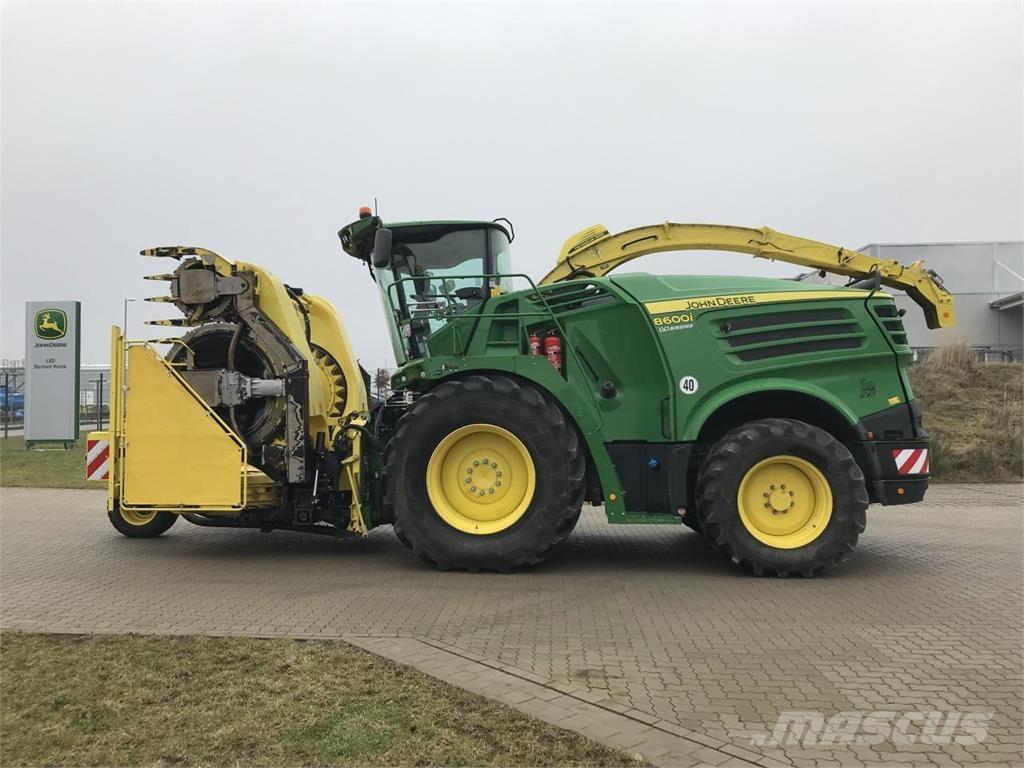 John Deere 8600 Strojevi za krmu na vlastiti pogon
