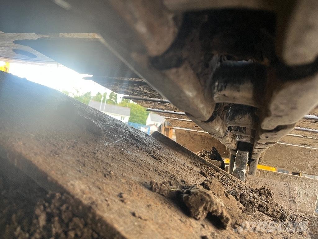 Komatsu PC138 US-8 Bageri gusjeničari