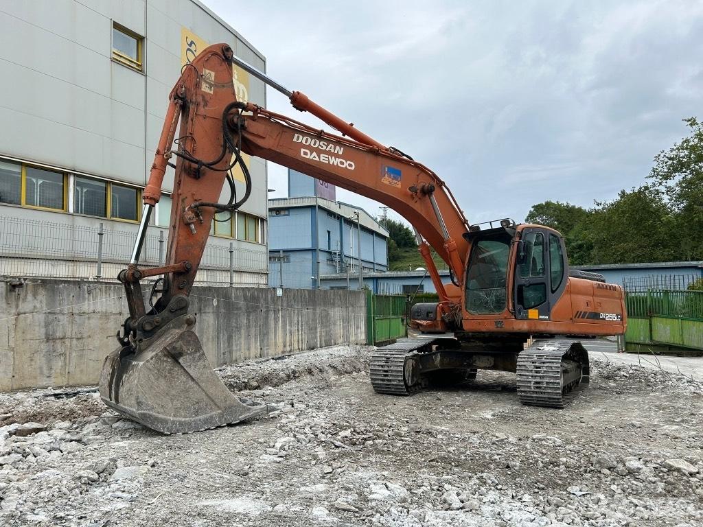 Doosan DX 255 LC Bageri gusjeničari