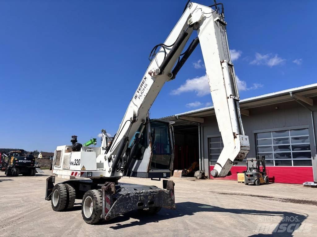 Fuchs MHL 320 Bageri za manipuliranje materijalom / otpadom