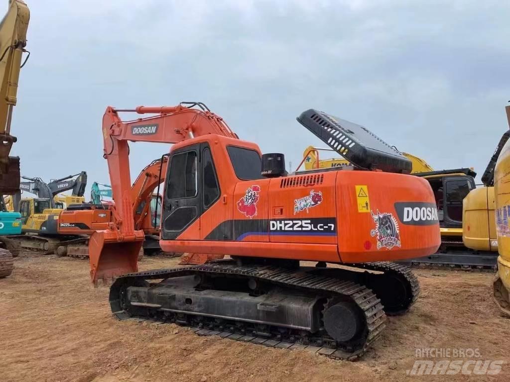 Doosan 225-7 Bageri gusjeničari