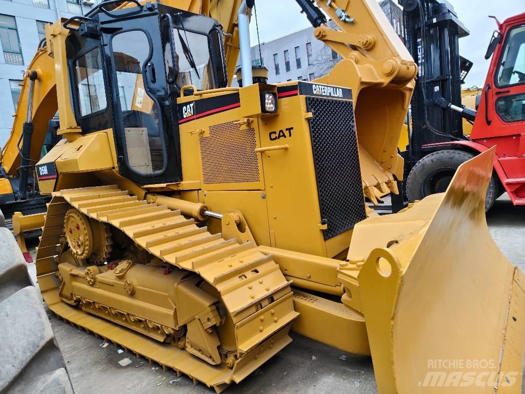 CAT D 5 M Buldožeri gusjeničari