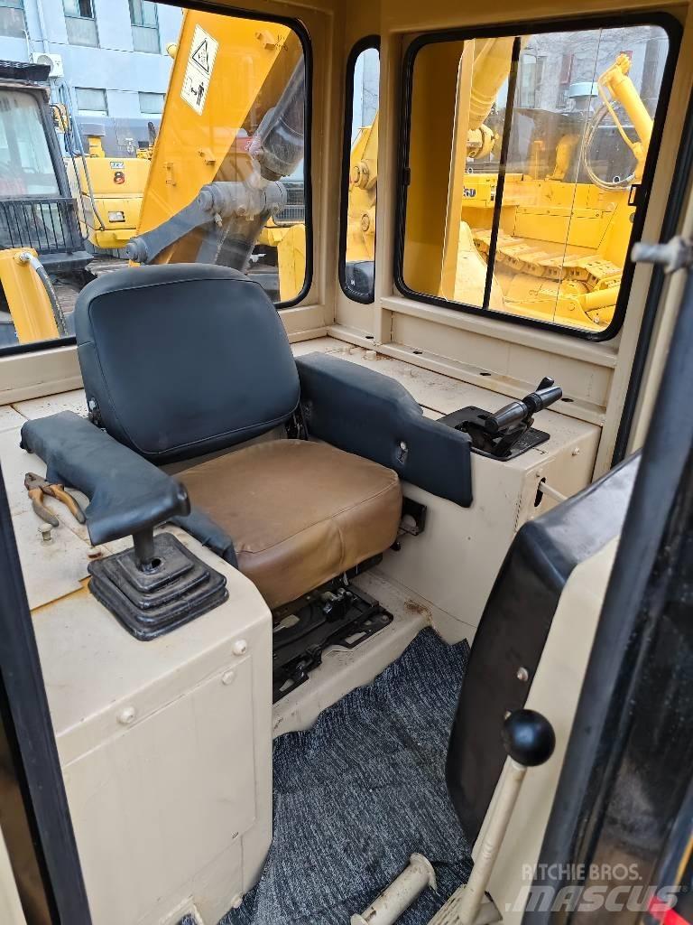 CAT D 5 M Buldožeri gusjeničari