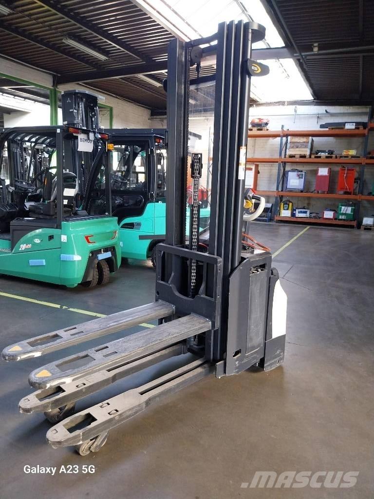 Crown ESi40001.6TT Ručni električni viličar