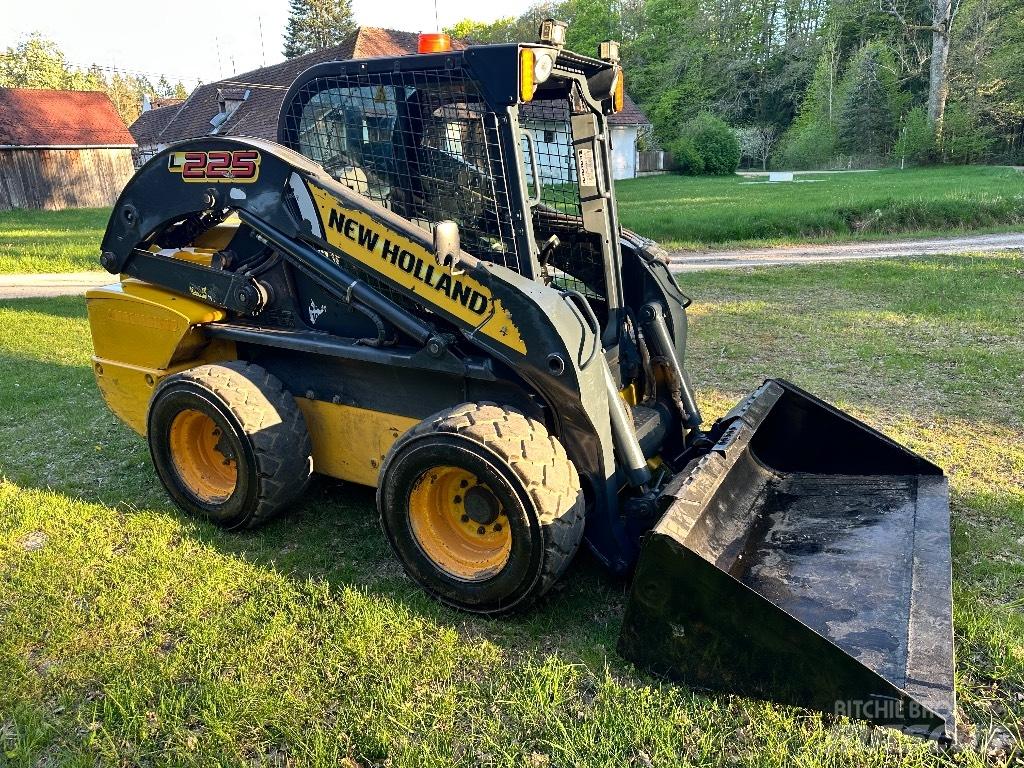 New Holland L 225 Skid steer mini utovarivači