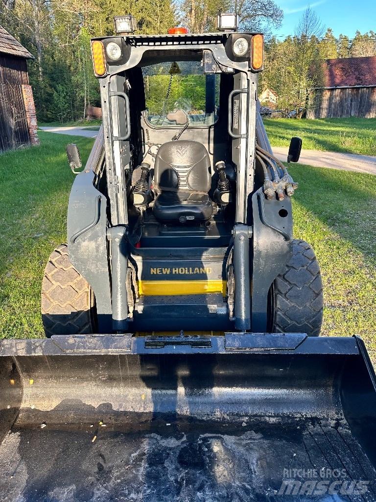 New Holland L 225 Skid steer mini utovarivači