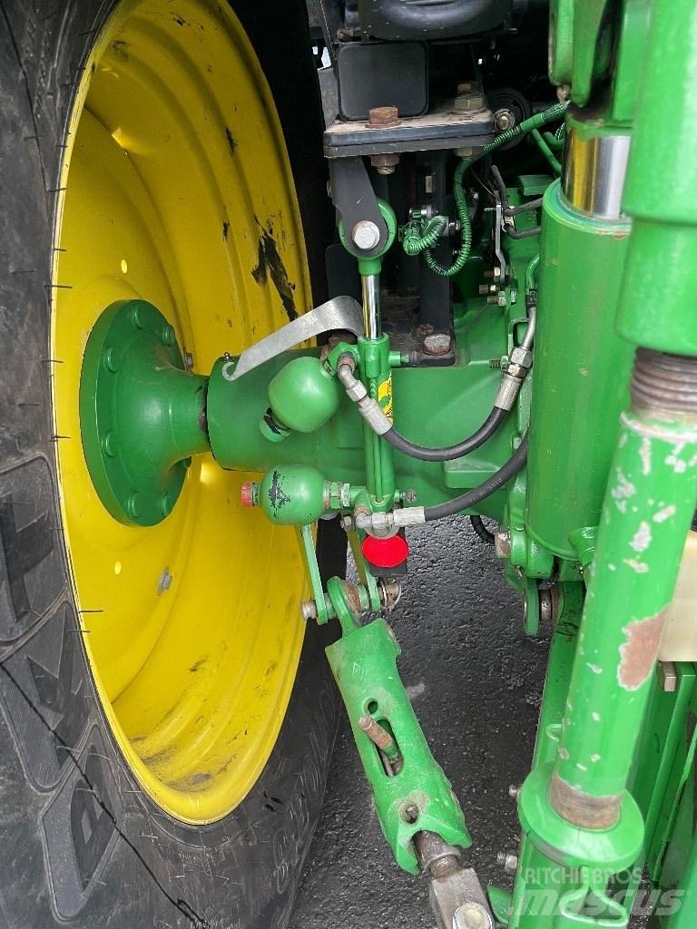 John Deere 6125R Traktori