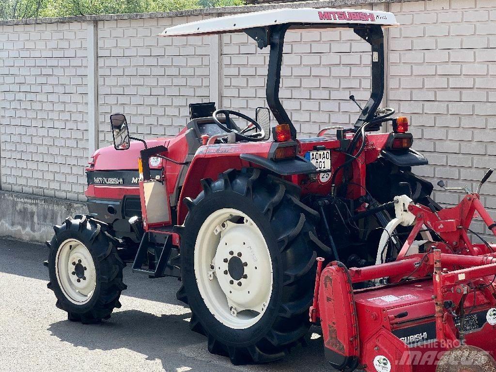 Mitsubishi MT368 Traktori
