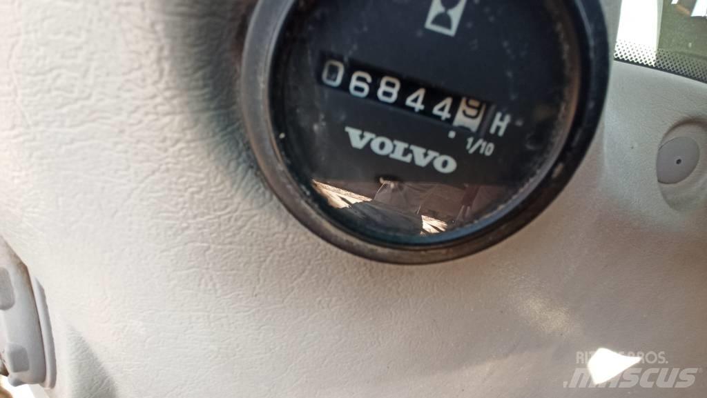 Volvo EC 240 C L Bageri gusjeničari