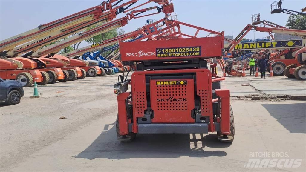 SkyJack 8841RT Škaraste platforme
