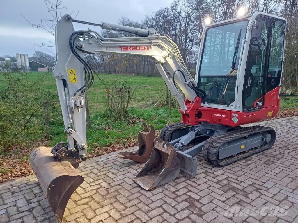 Takeuchi TB 230 Mini bageri <7t