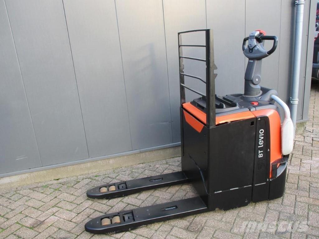 Toyota LPE250 Nisko podizni električni viličar sa platformu