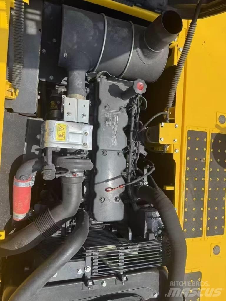 Komatsu 220LC-8 Bageri gusjeničari
