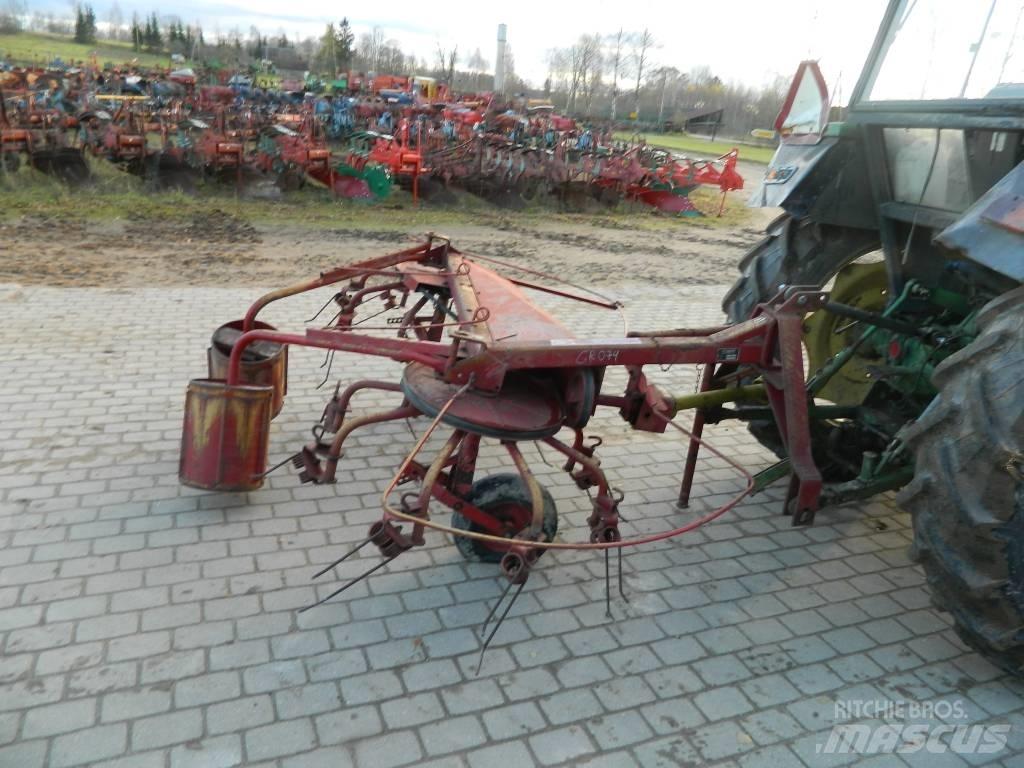 JF CR 320 Okretači i sakupljači sijena