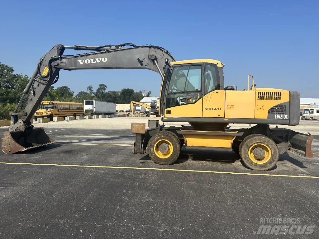 Volvo EW 210 C Bageri na kotačima