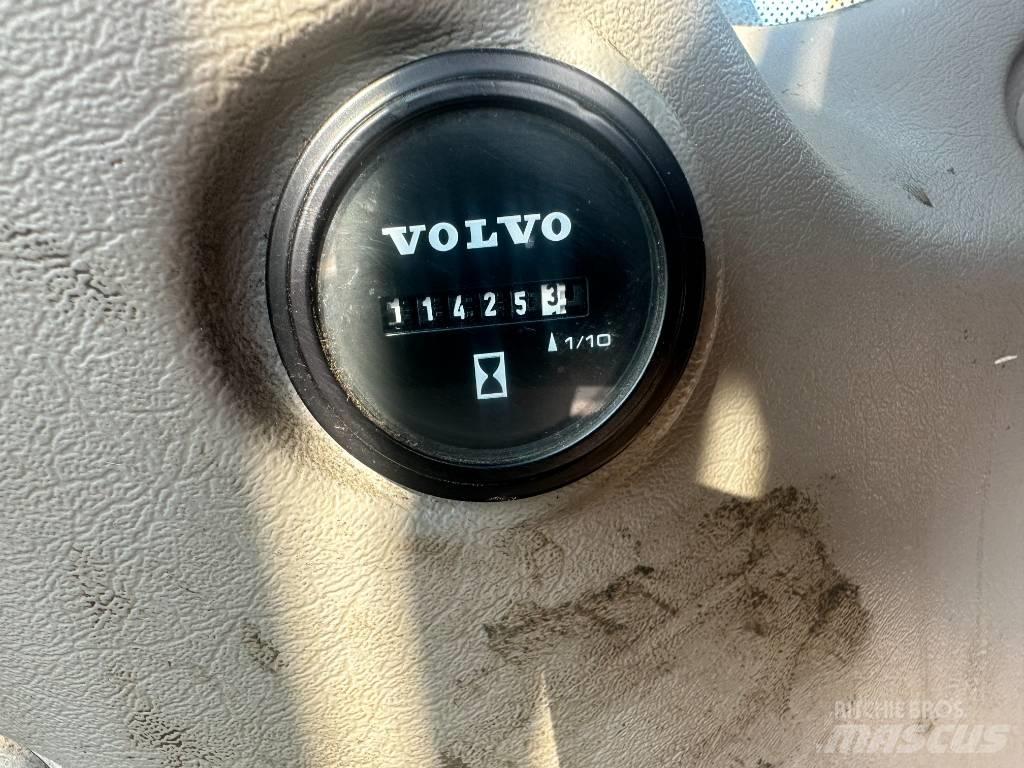 Volvo EW 210 C Bageri na kotačima