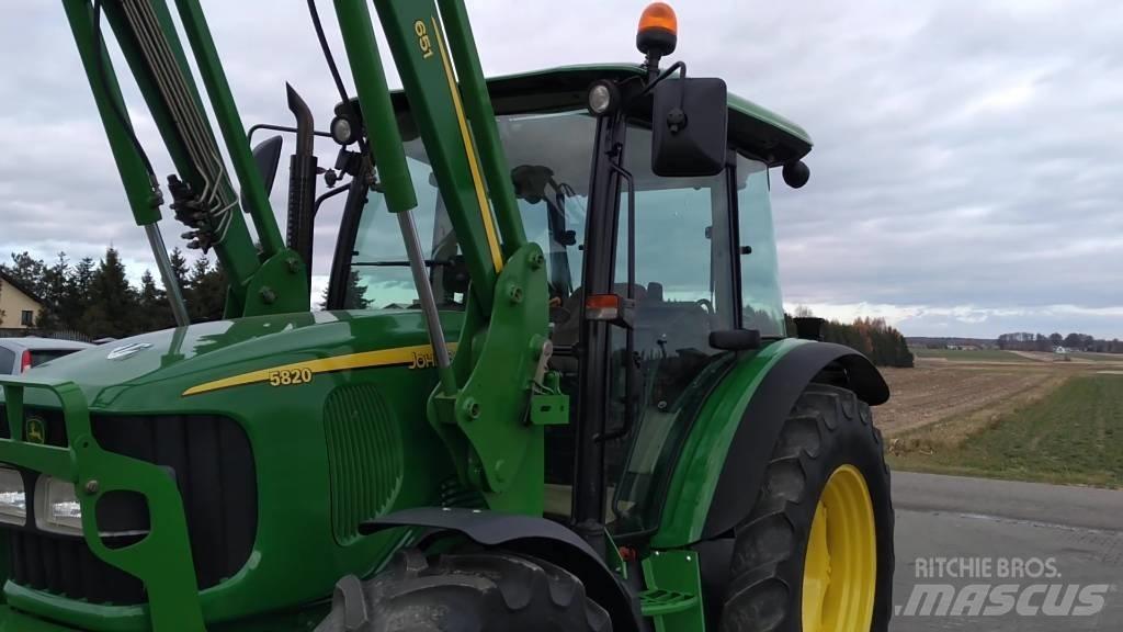 John Deere 5820 Traktori