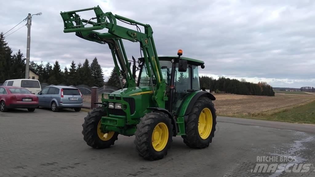 John Deere 5820 Traktori