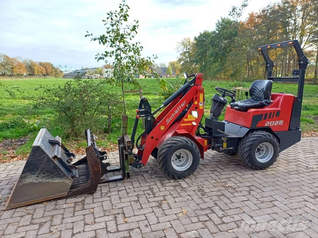 Schäffer 2028 Višenamjenski utovarivači