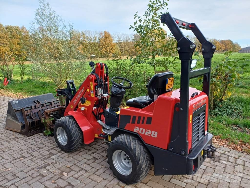 Schäffer 2028 Višenamjenski utovarivači