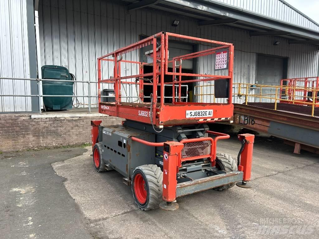 SkyJack SJ 6832 E Škaraste platforme