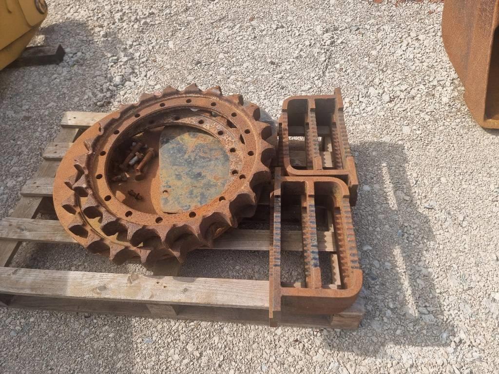 CAT 320 D FOR PARTS Bageri gusjeničari