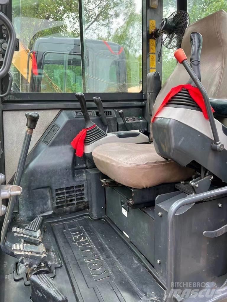 Komatsu PC56-7 Bageri gusjeničari