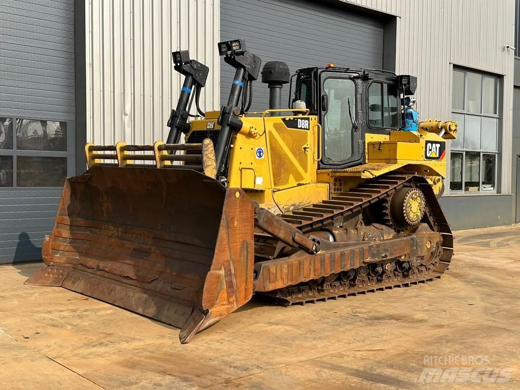 CAT D8R Buldožeri gusjeničari