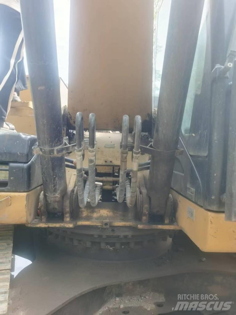 CAT 320 D2 Bageri gusjeničari