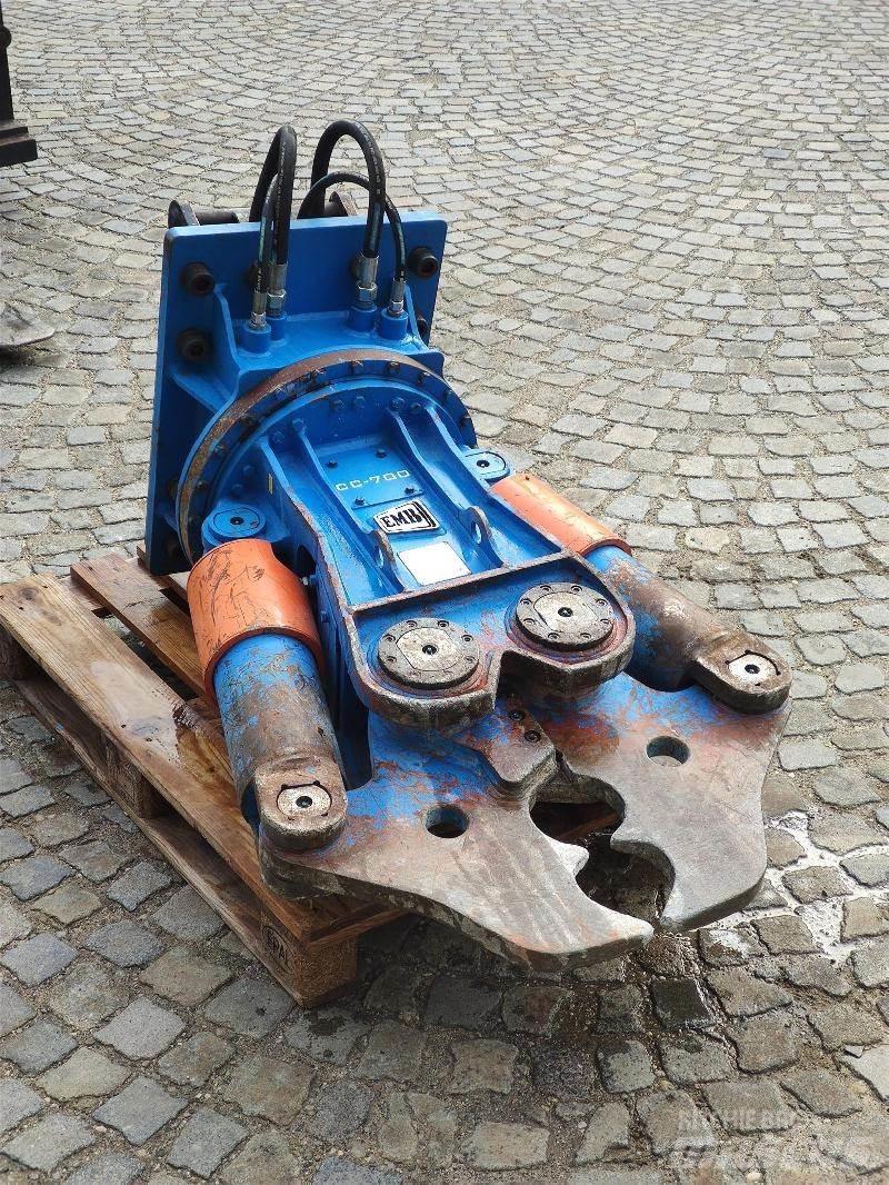  EMB CC700 Škare