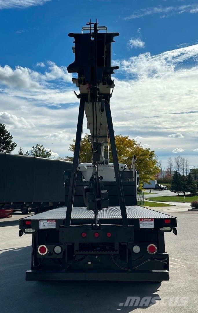 National 900A Kamioni sa kranom