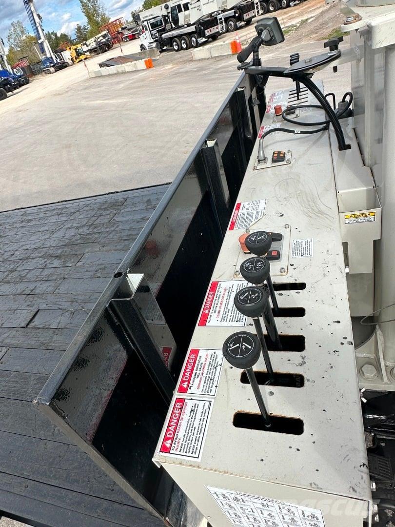 National NBT30H-2 Kamioni sa kranom