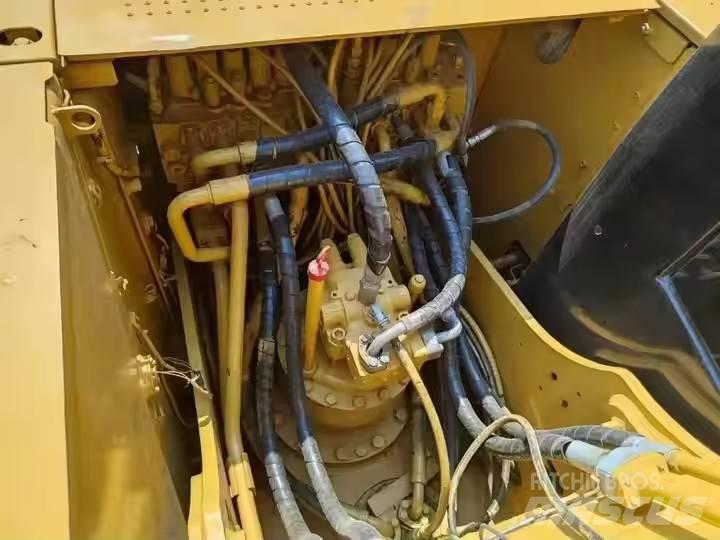 CAT CAT323D2L Bageri gusjeničari