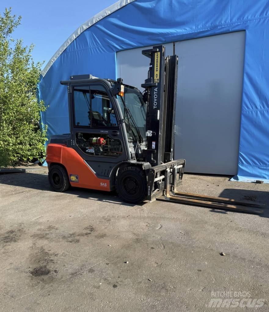 Toyota truck 8 FD40N Dizelski viličari