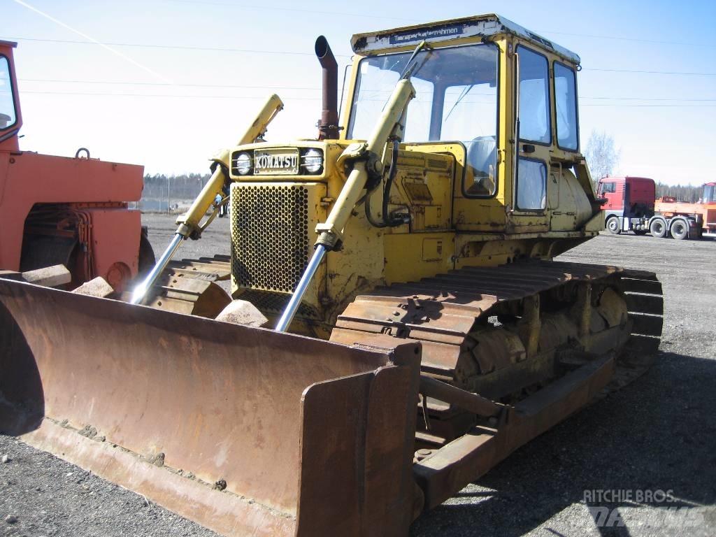 Komatsu D53P-16 Buldožeri gusjeničari