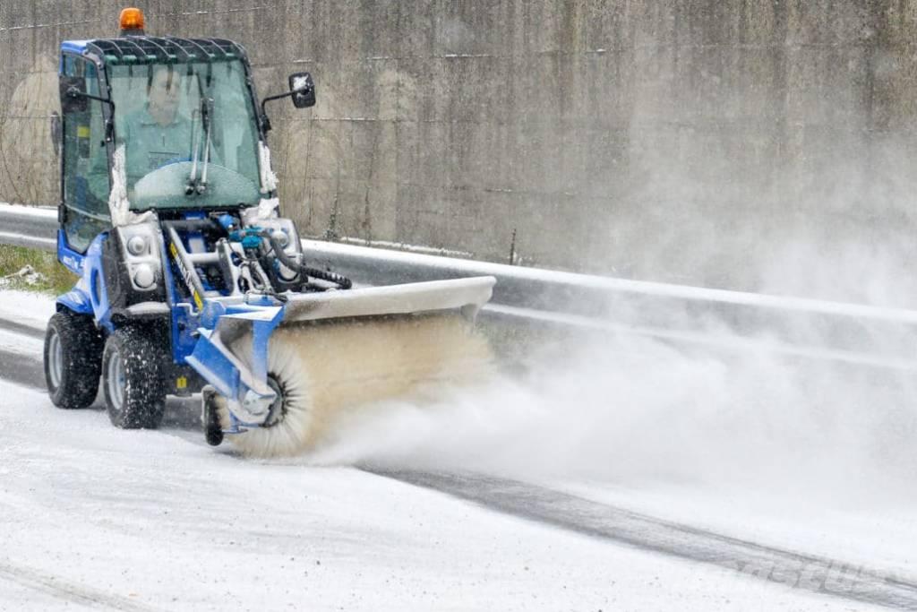 Multione 2.3 EFI Višenamjenski utovarivači