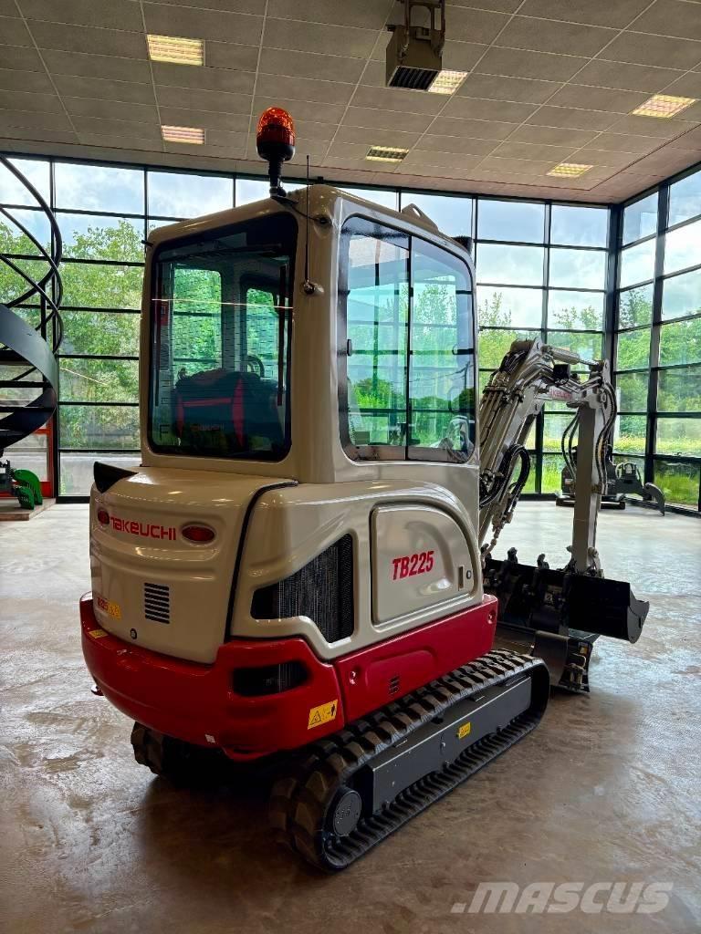 Takeuchi TB 225 Mini bageri <7t