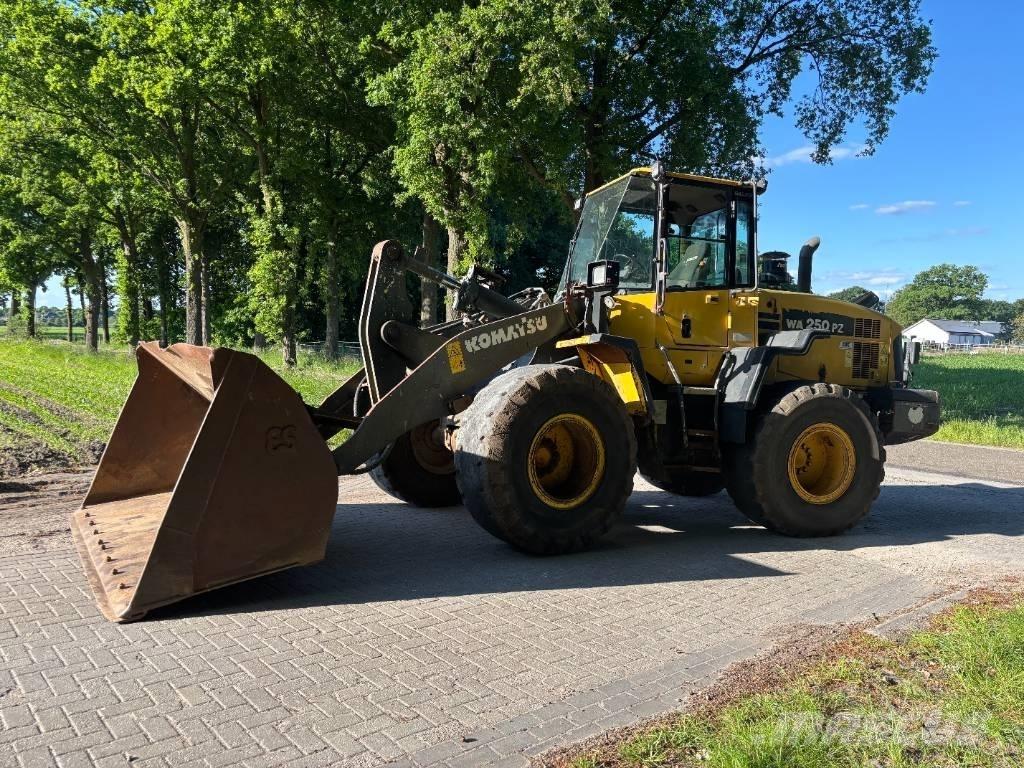 Komatsu WA250-6 Utovarivači na kotačima