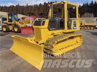 Komatsu D31PX-21 Buldožeri gusjeničari