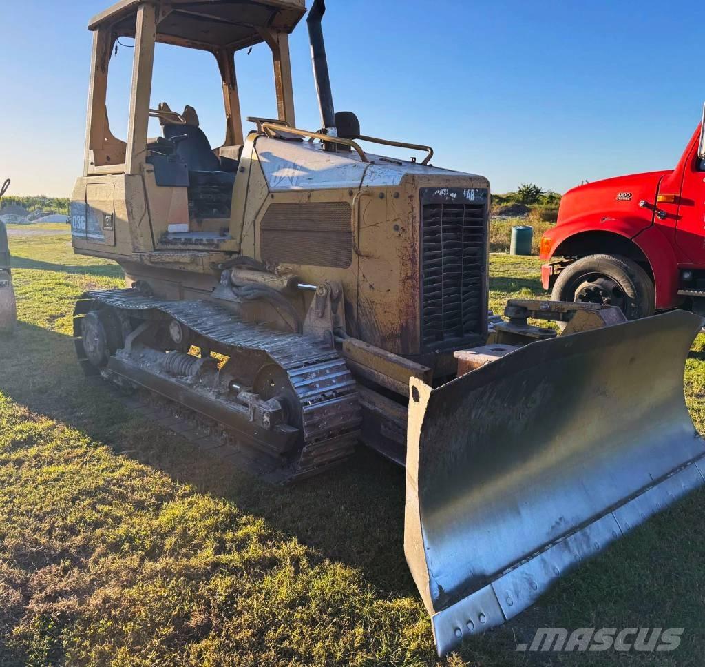 CAT D 3 G Buldožeri gusjeničari