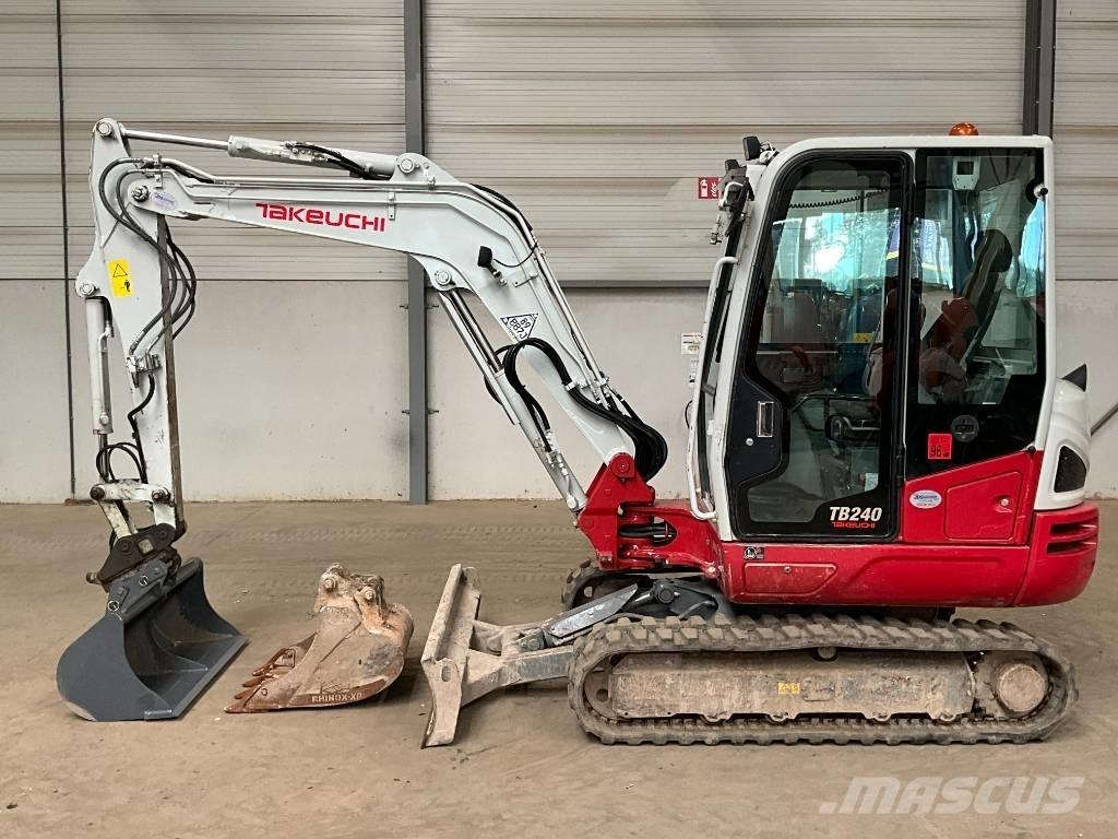Takeuchi TB 240 Mini bageri <7t