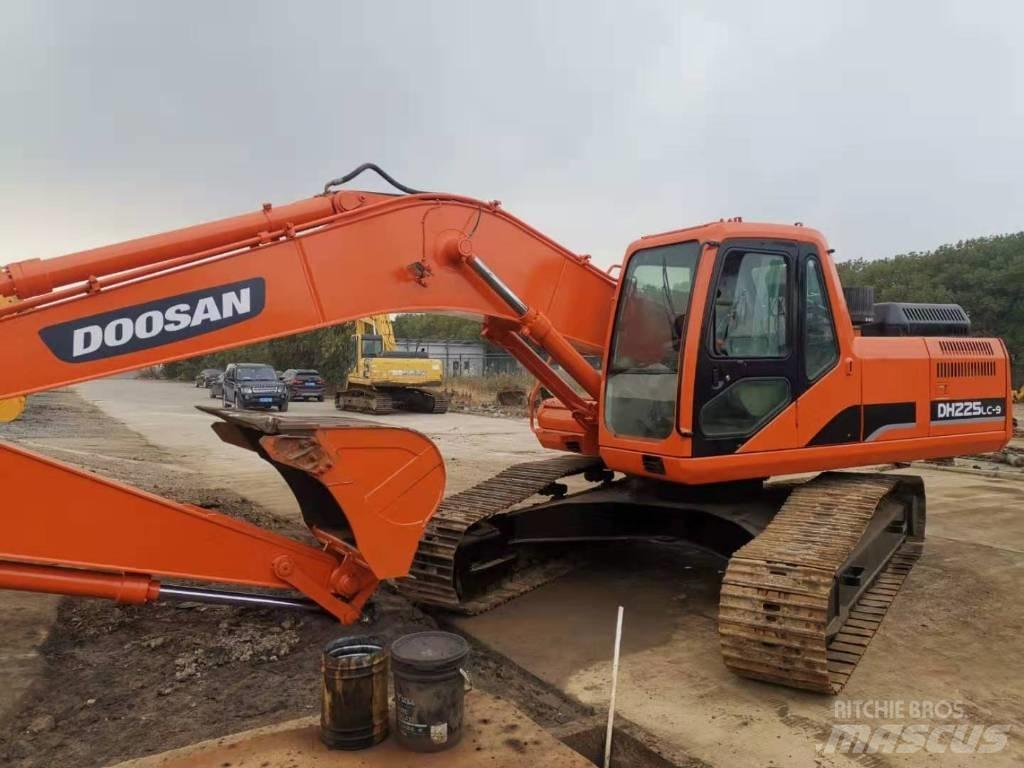 Doosan DH225LC-9 Bageri gusjeničari