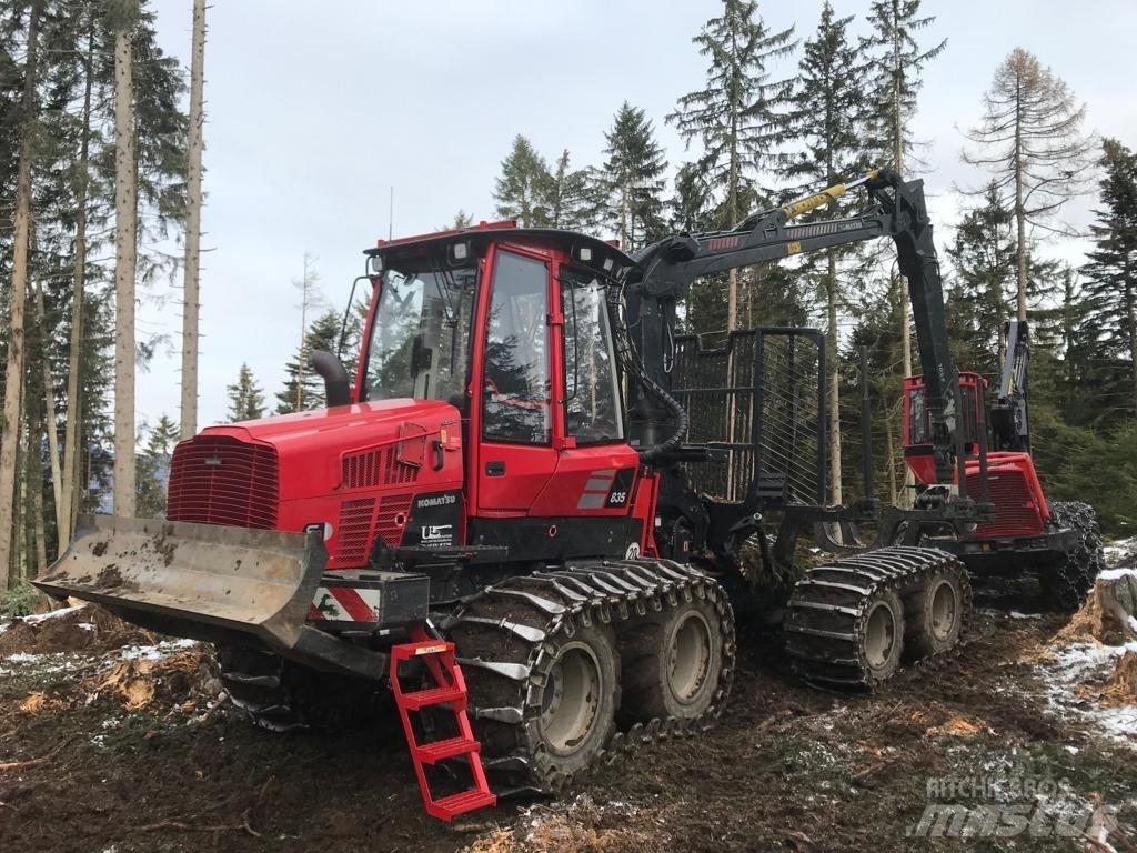 Komatsu 835 Forvarderi